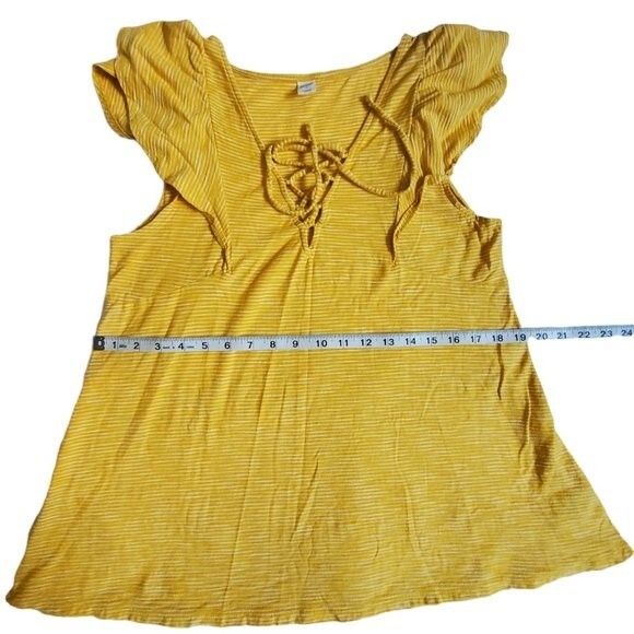 Old Navy yellow white striped flutter sleeve lace-up tie front top sz M - Picture 8 of 10
